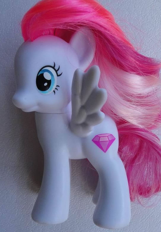 Пони с розовой гривой. Игрушка пони Даймонд Роуз. My little Pony Даймонд Роуз. Розовый пони игрушка. Белая пони игрушка.